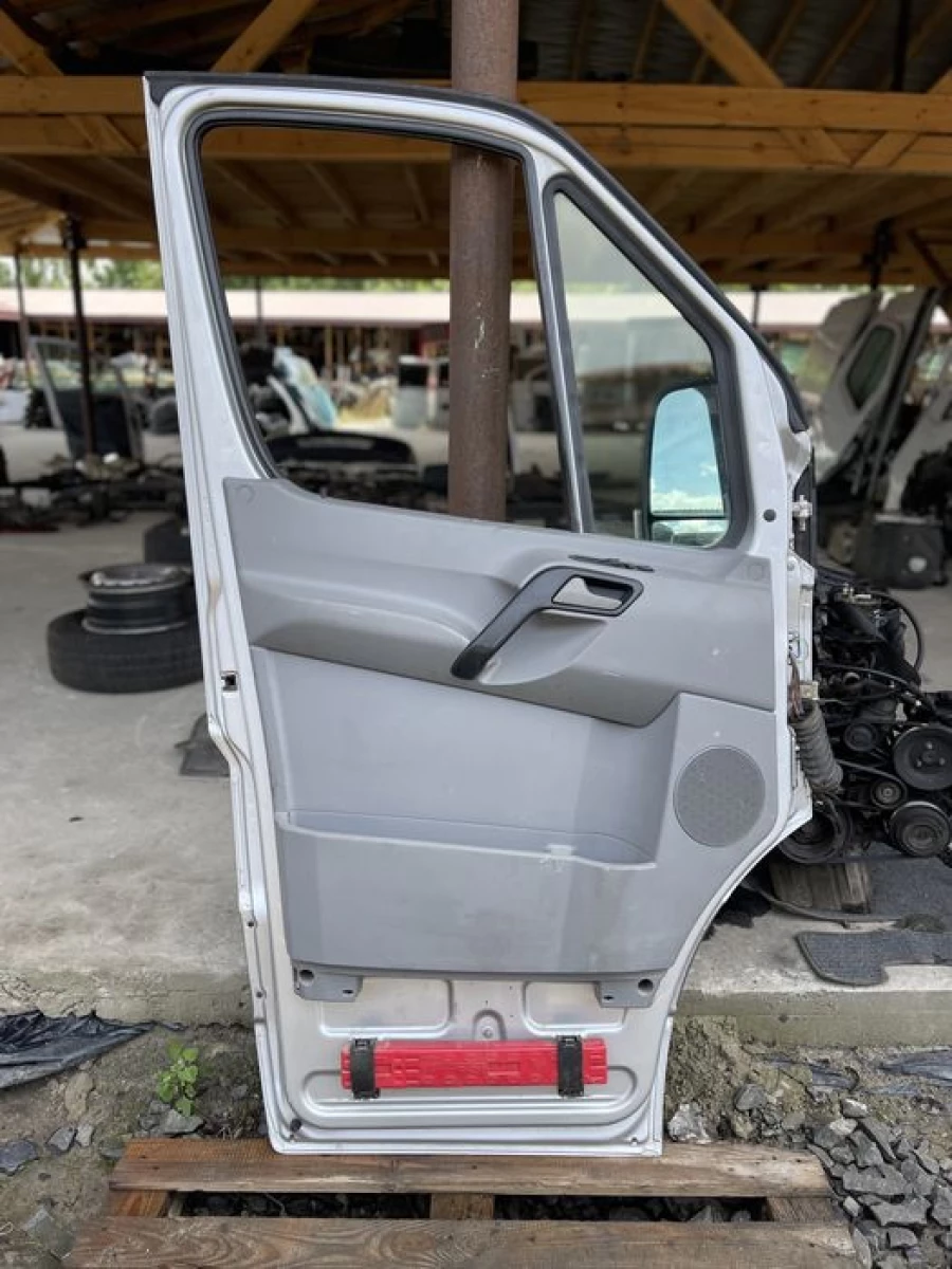 Передні двері ліва VW Crafter 06-16р Крафтер