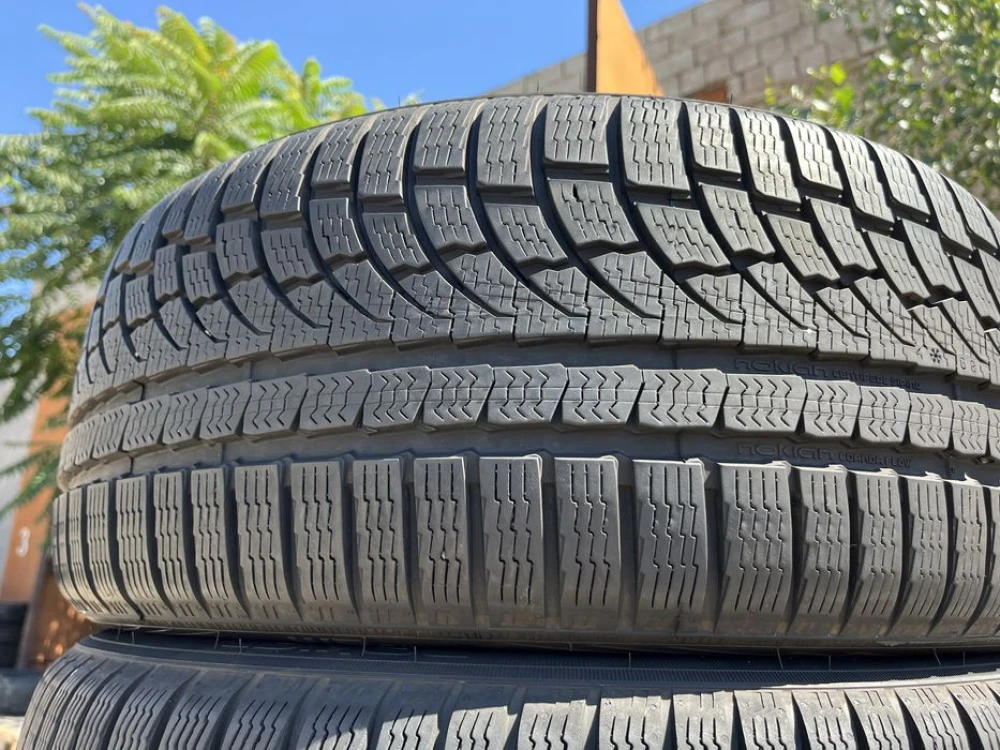 245/40 r20 Nokian WR A4 Резина зимняя 95%