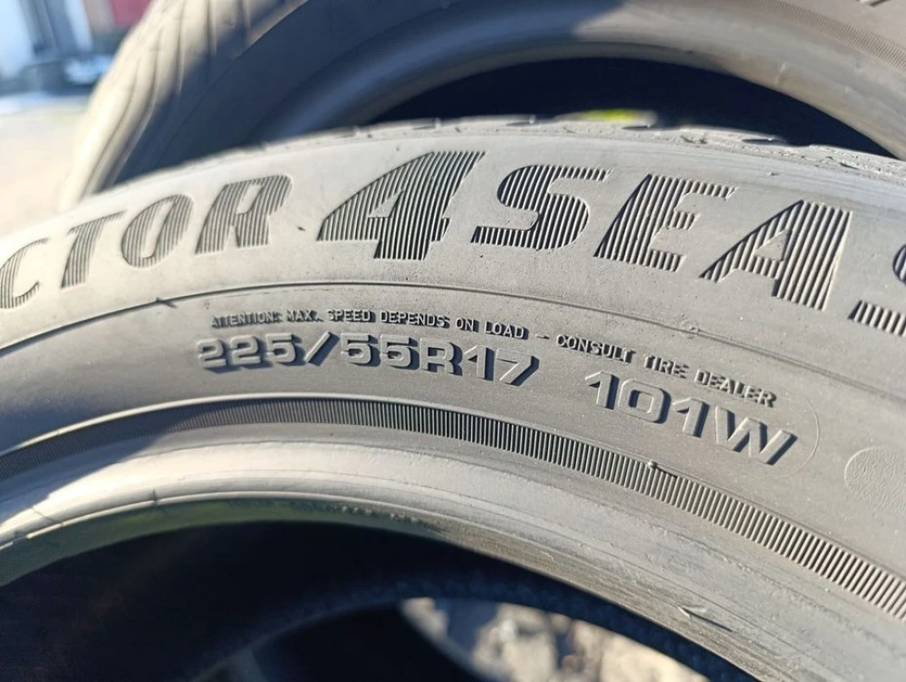 Всесезонні шини Goodyear 225/55 R17 резина Р17