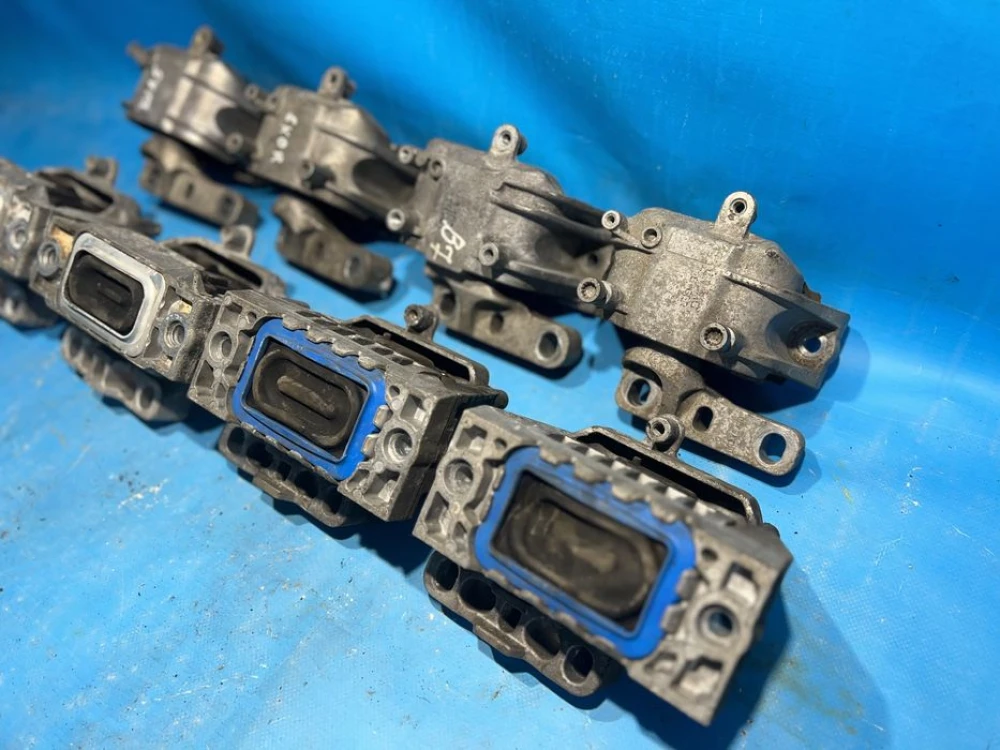 Подушка опора двигуна vw passat b6 b7 golf 6 skoda a5