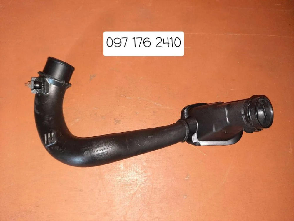 Патрубок 8200887170 Renault Trafic Opel Vivaro Nissan Primastar 2.0
