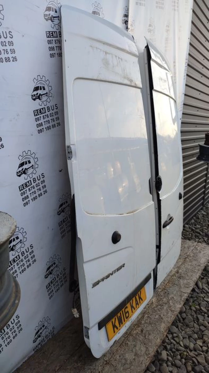 Двері задні дверка задня права MB Sprinter w906 VW Crafter