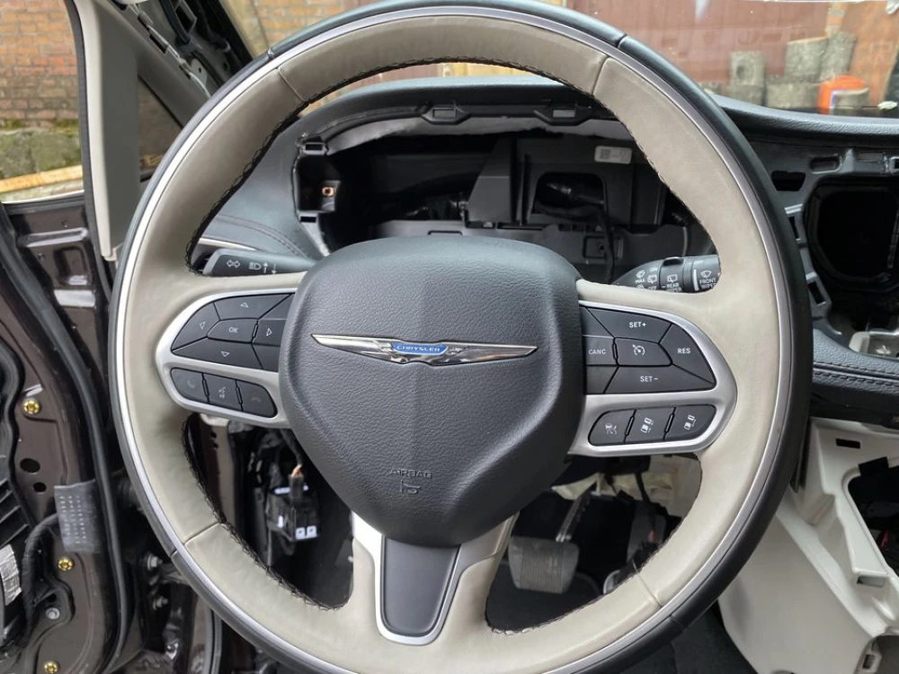 Chrysler Pacifica торпеда кожа