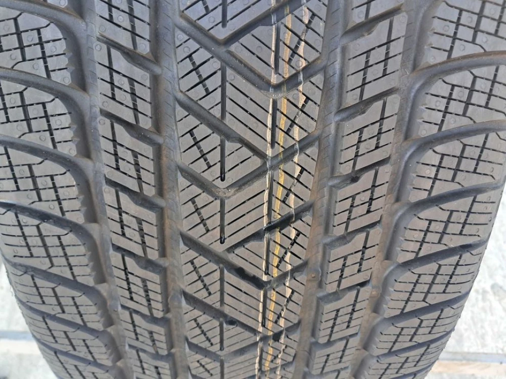 Резина зима НОВА Pirelli 265/45 R21 Scorpion Winter J LR