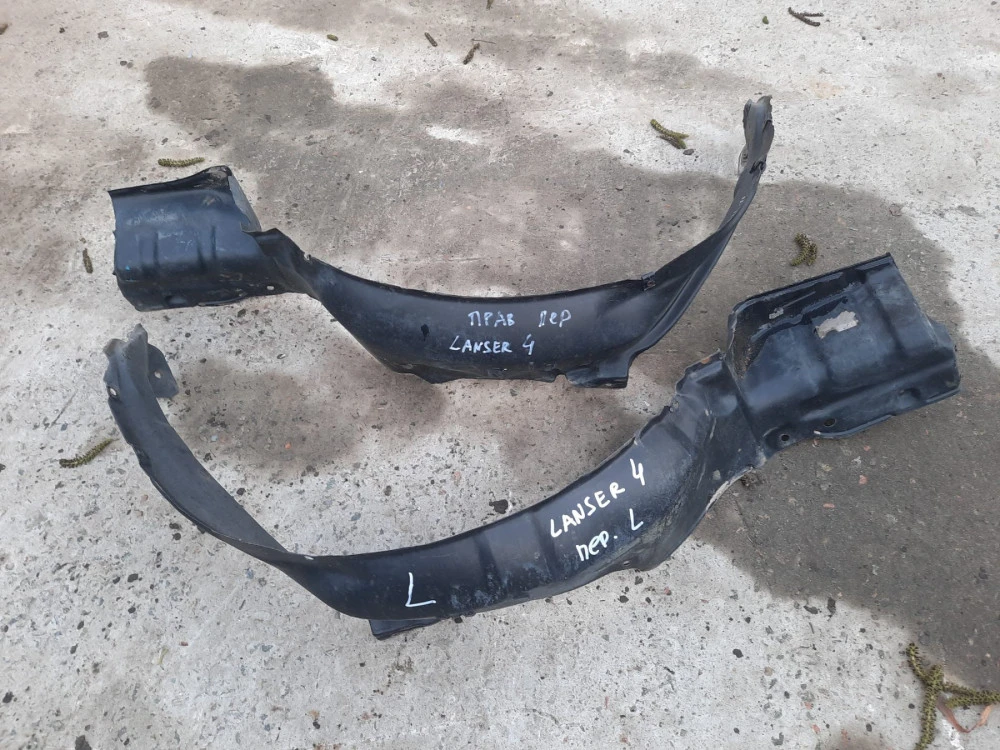 MB597607 Подкрылок передний правый левый Mitsubishi Lancer IV MB597608