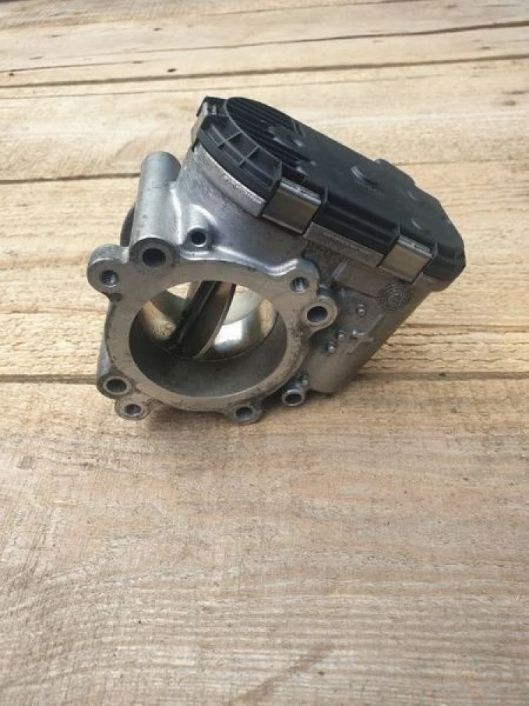 Дроссельная заслонка A 642 090 02 70 Mercedes W221 OM642 3.0 CDI