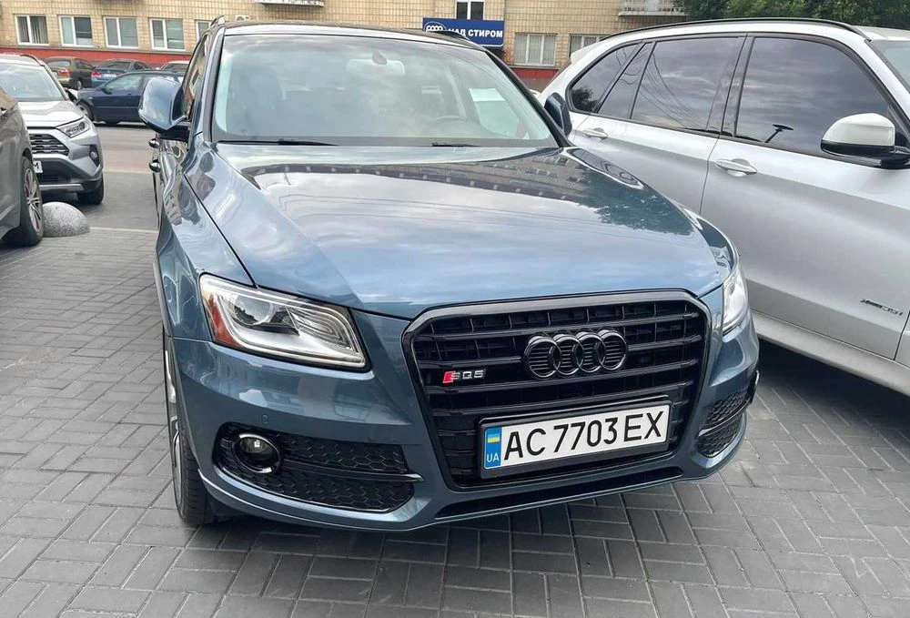 Решетка радиатора Audi Q5 8R (12-16) стиль RS Sq5 решітка Ауди