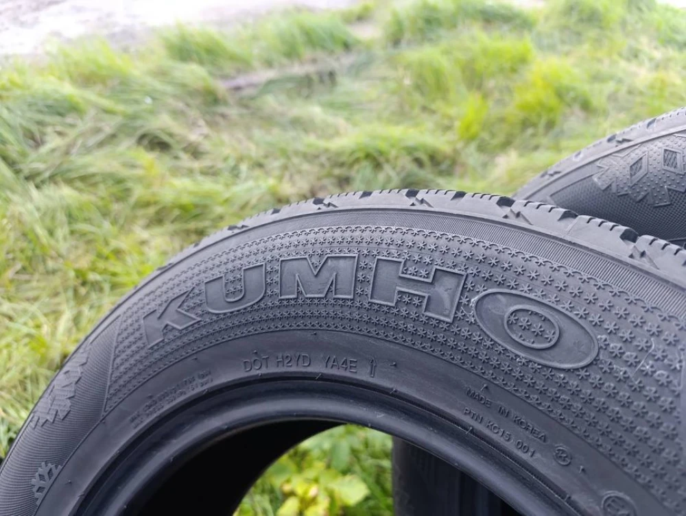 Зимові шини Kumho 215/70 R16 резина Р16