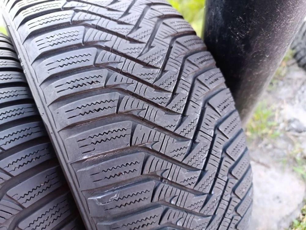 Зимові шини Laufenn 215/55 R16 резина Р16