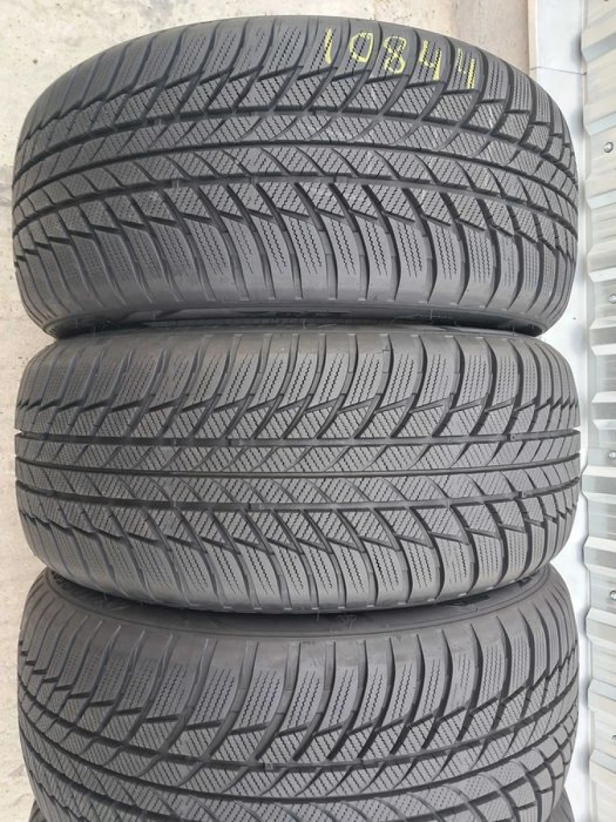 Резина зима 90% протектор Bridgestone 225/50 R17 Blizzak LM001* RFT