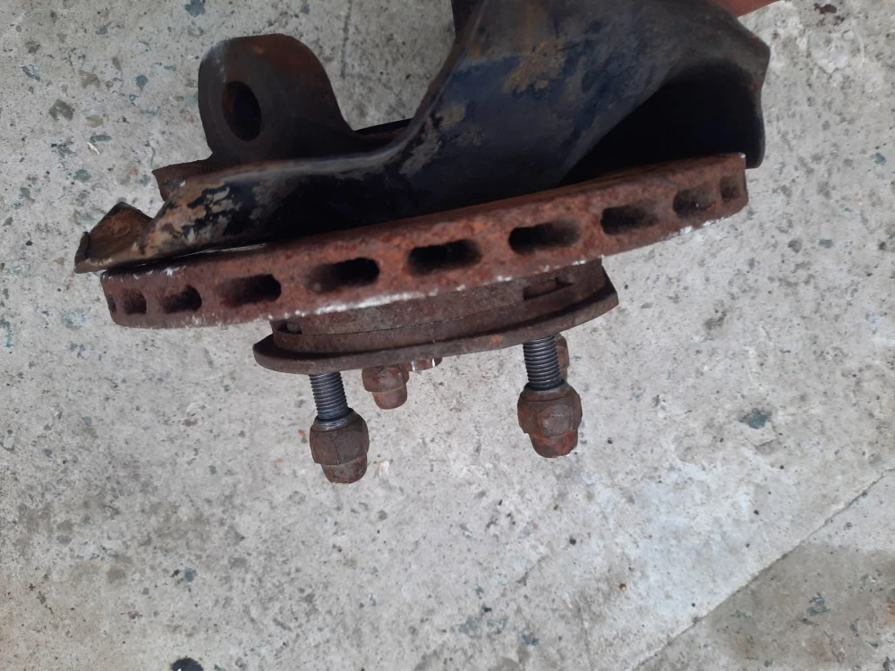 MB518707 Поворотный кулак правый Mitsubishi Lancer IV Разборка