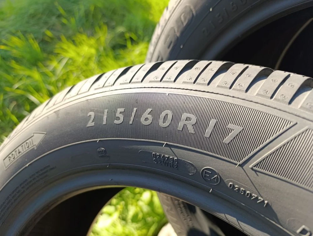 Зимові шини Dunlop 215/60 R17 резина Р17