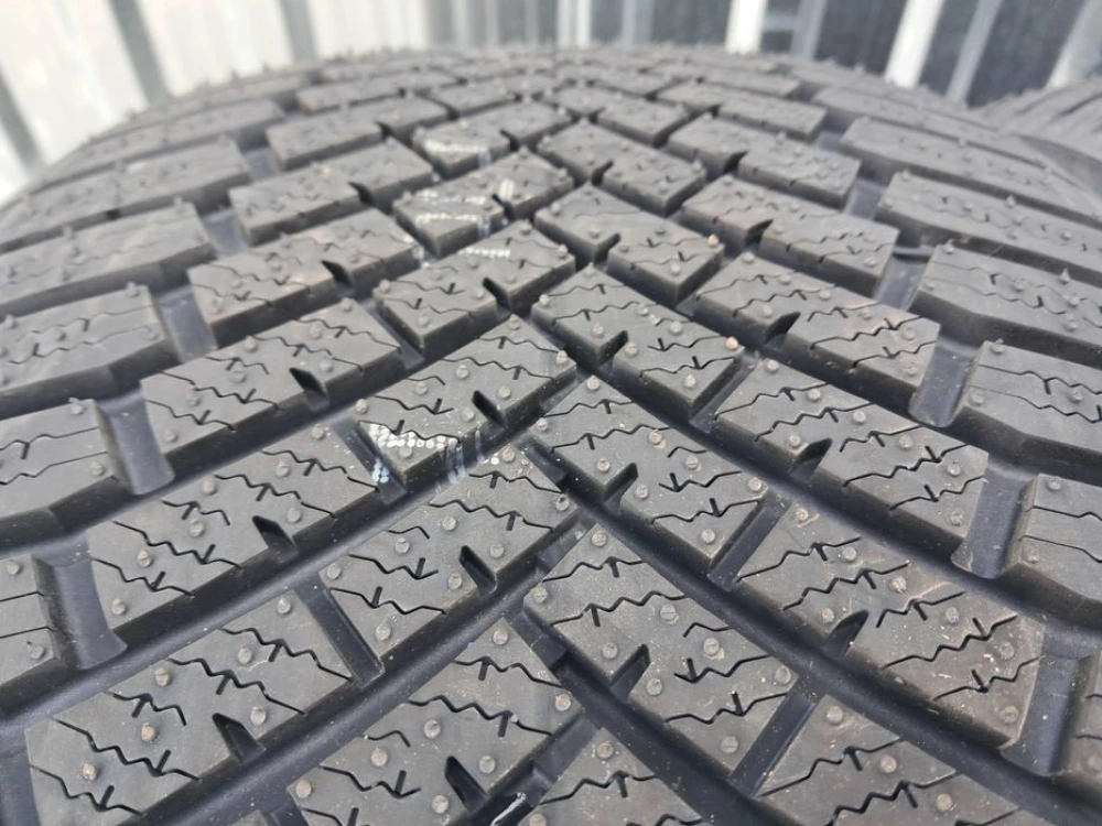 Резина зима НОВА Yokohama 275/40 R22 315/35 R22 bluEarth winter V906