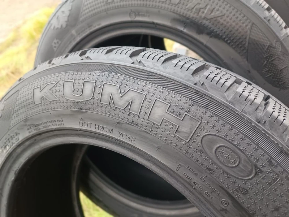 Зимові шини Kumho 235/60 R18 резина Р18