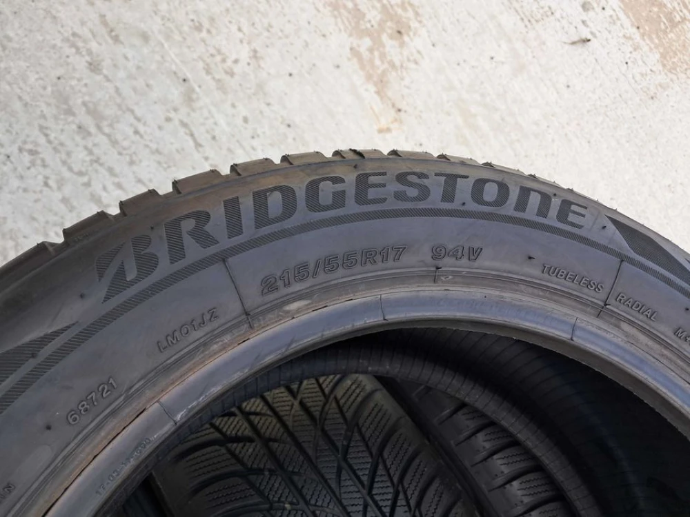 Резина зима 90% протектор Bridgestone 215/55 R17 Blizzak LM001