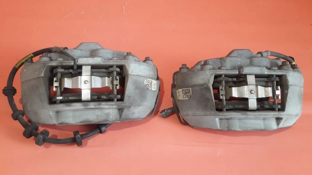 Суппорт супорт 4-поршневой передний 8R0615106  Audi Q5 Ауди ку5 кю5