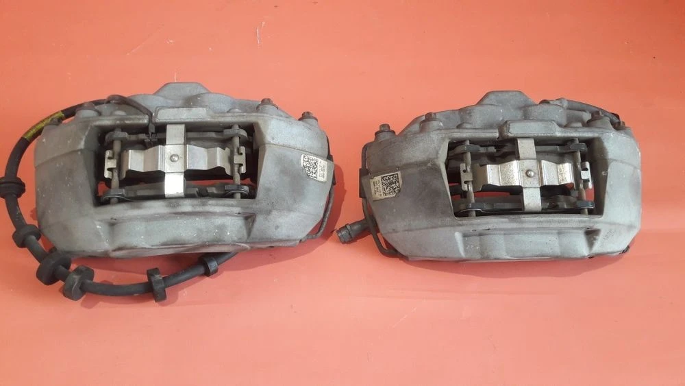 Суппорт супорт 4-поршневой передний 8R0615106  Audi Q5 Ауди ку5 кю5