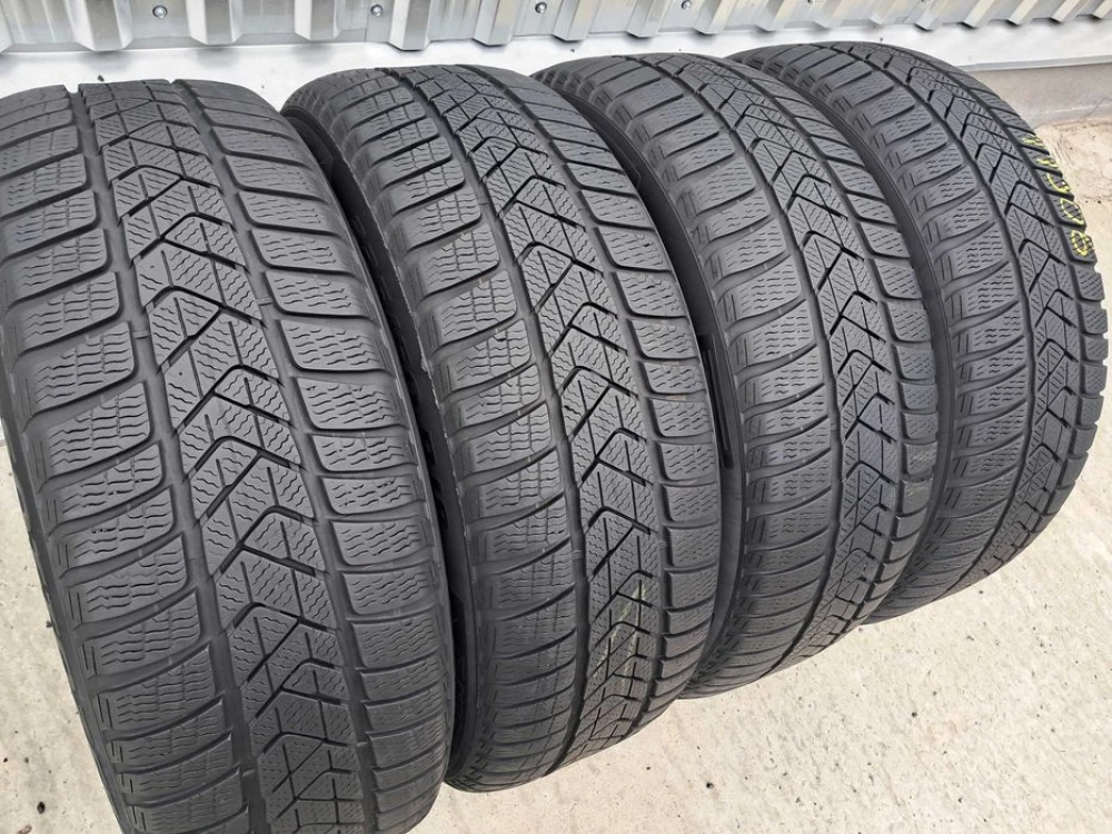 Резина зима 85% протектор Pirelli 225/50 R18 Sottozero 3 RFT
