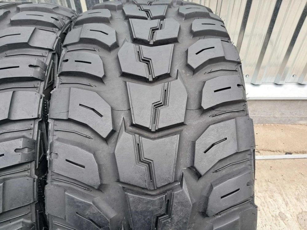 Резина 90% протектор Kumho 37x14.00 R24 Road Venture MT