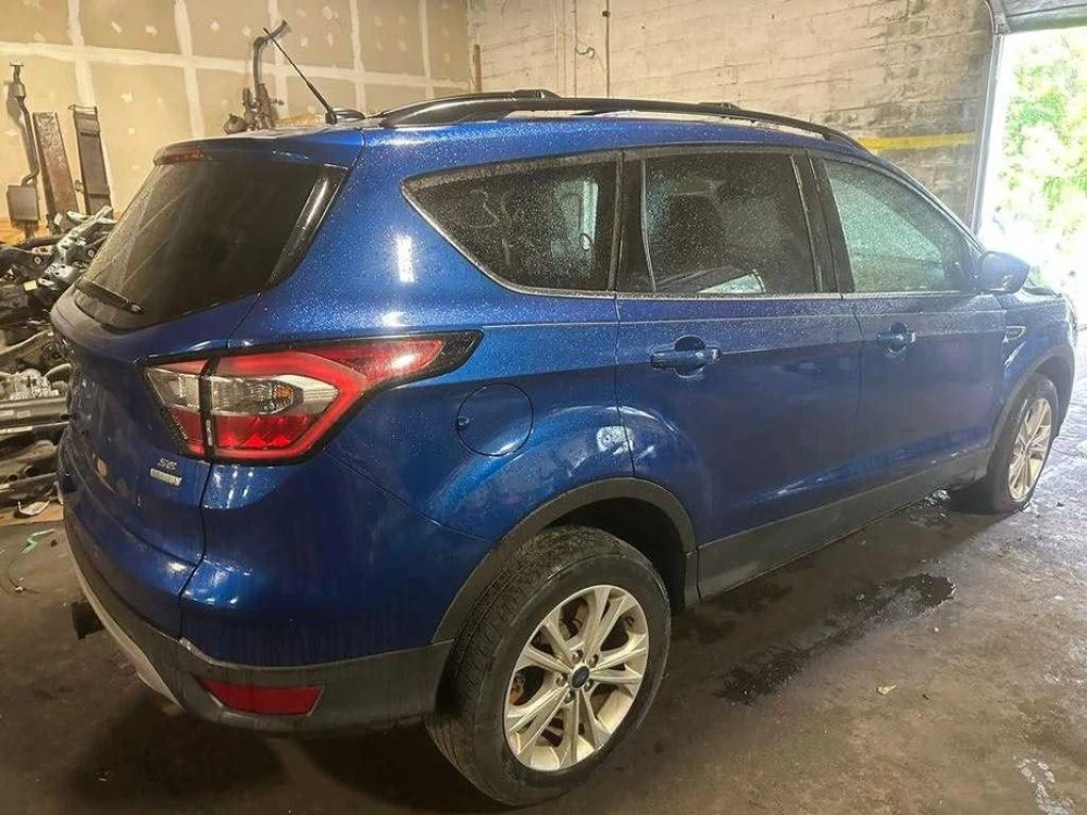 Крыло переднее левое правое (синий цвет) Ford Escape 2013-2019