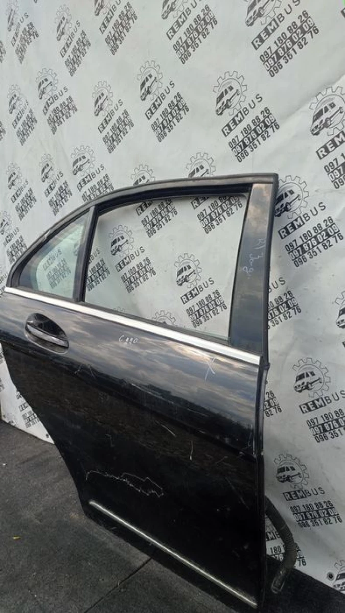 Дверка задня права MB C-class w204 в хорошому стані