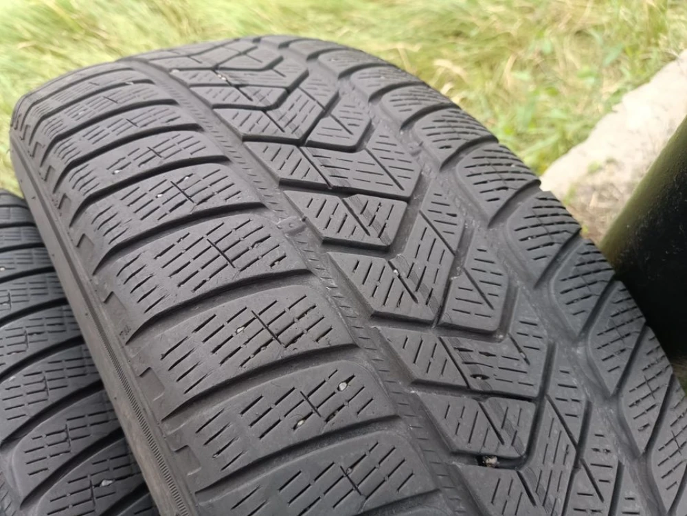 Зимові шини Pirelli 235/60 R18