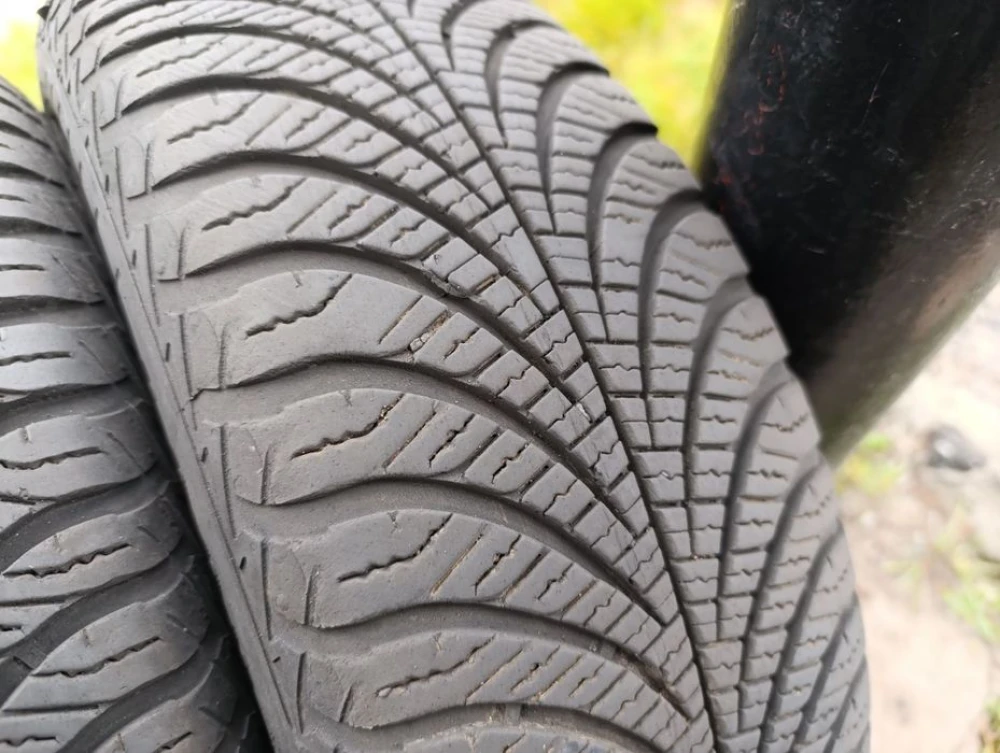 Всесезонні шини Goodyear 175/65 R15 резина Р15