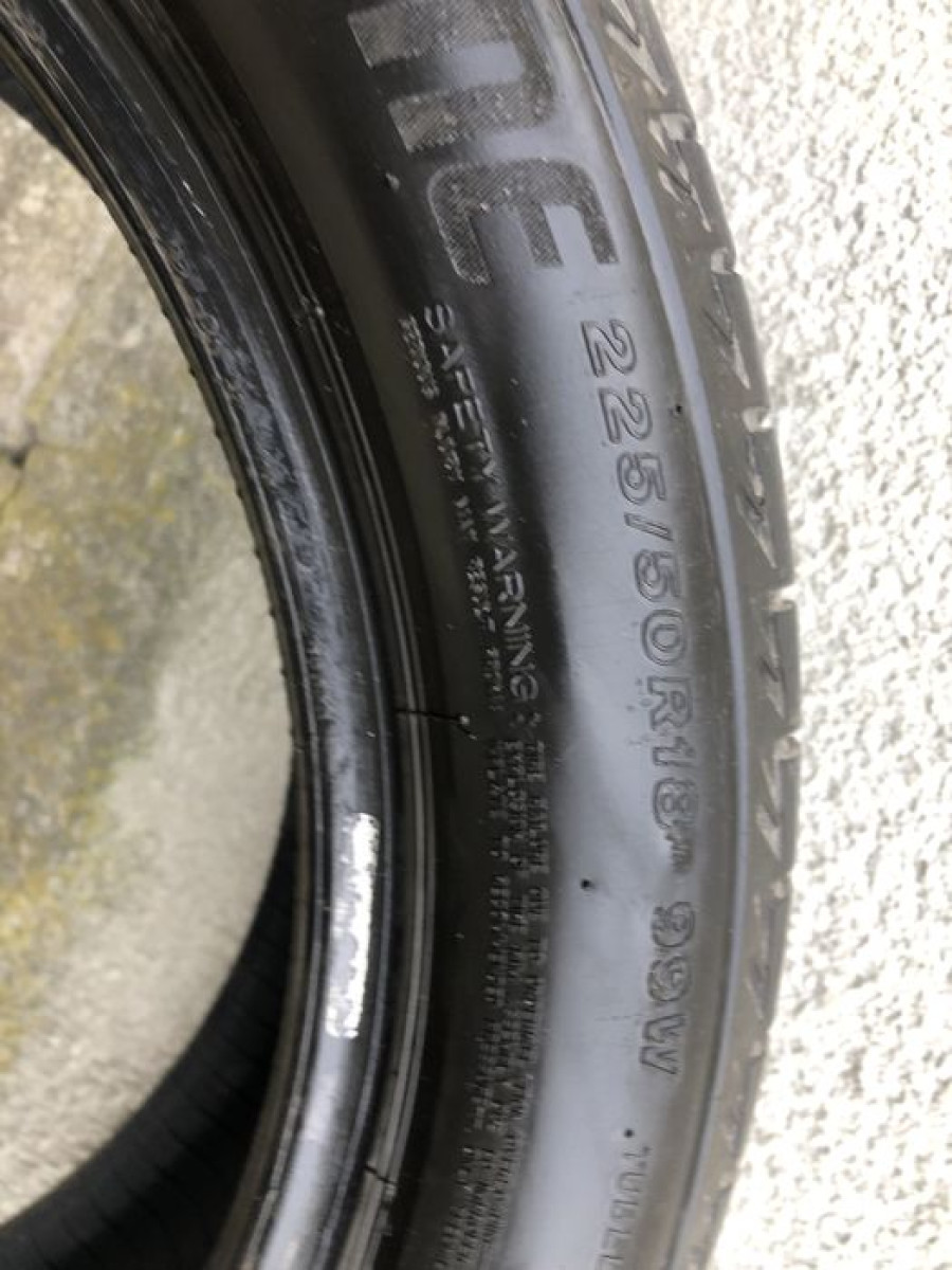 Шини літні Bridgestone 225/50/18