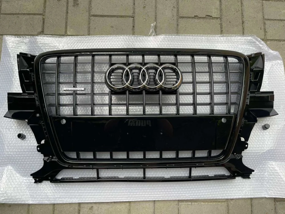 Решетка радиатора Audi Q5 8R (07-11) решітка стиль S (чорна)