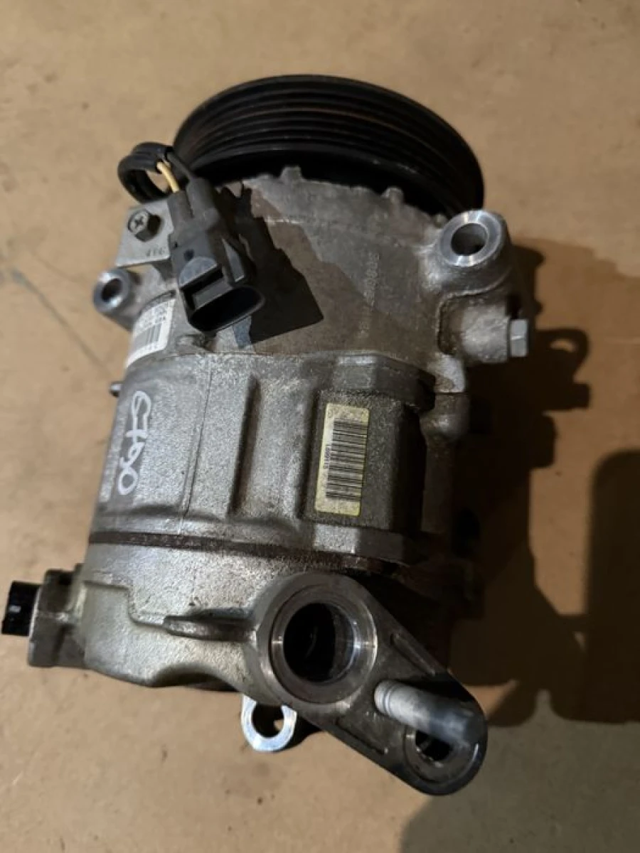 Компрессор кондиціонера jeep cherokee kl 2.4