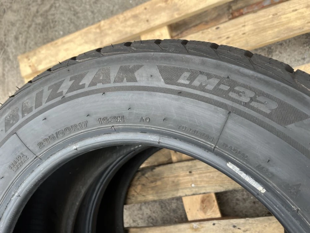 235/60 r17 Bridgestone Blizzak LM-32 99% Резина зимняя