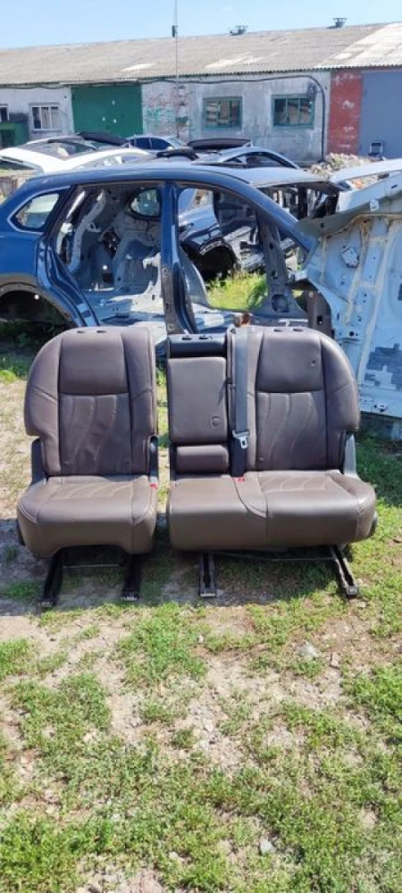 Другий ряд сидінь на Infiniti qx60 Jx35