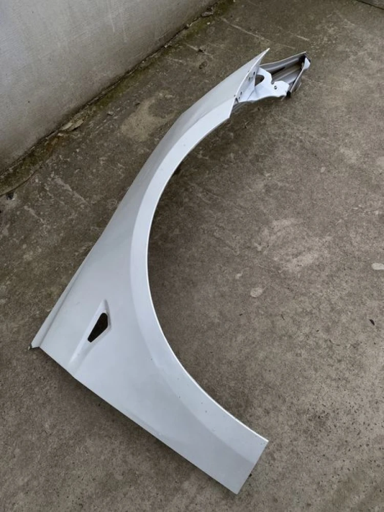 Tesla Model 3 крыло правое
