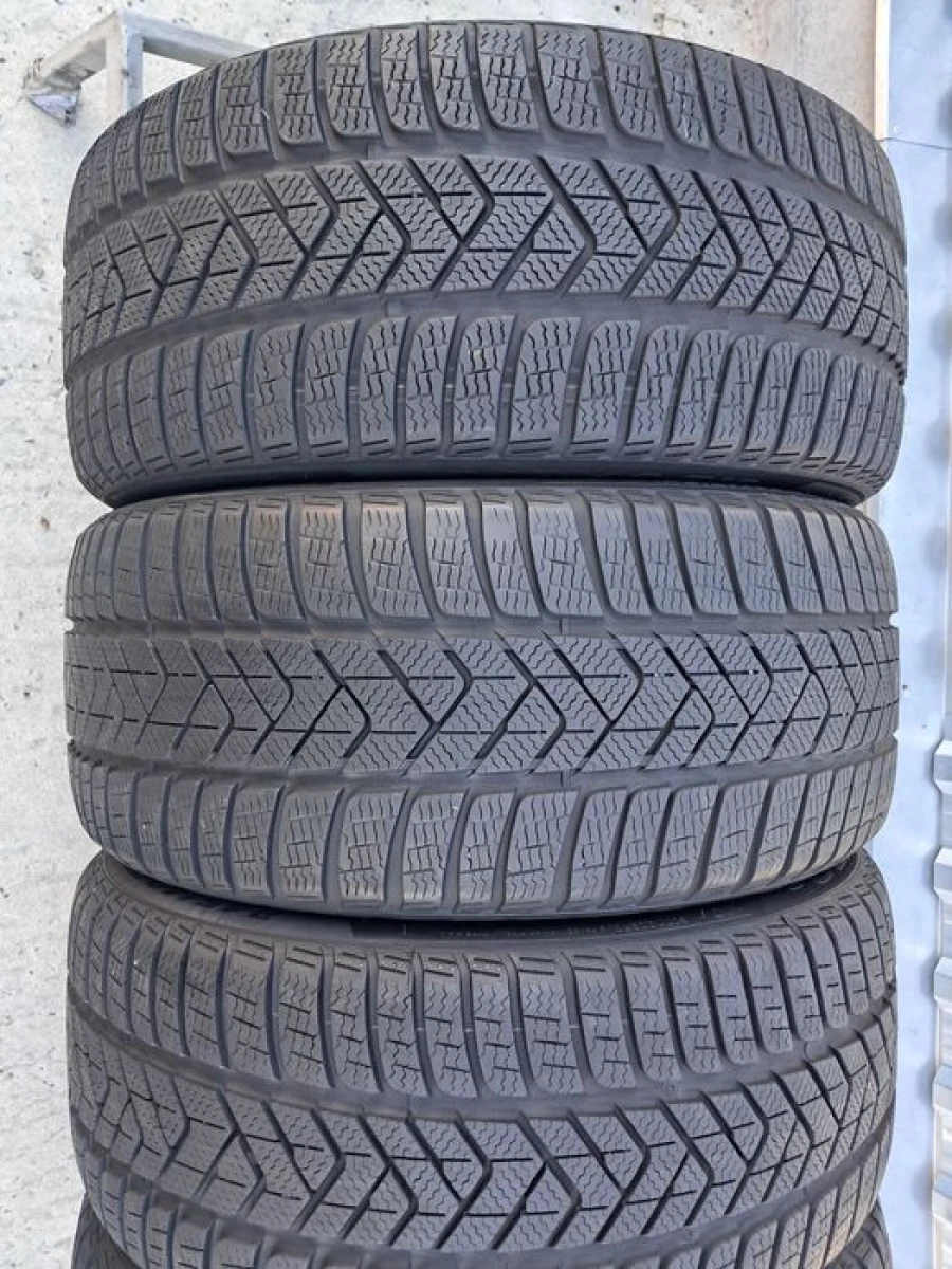 Резина зима 90% протектор Pirelli 245/40 R18 Sottozero 3 97V XL