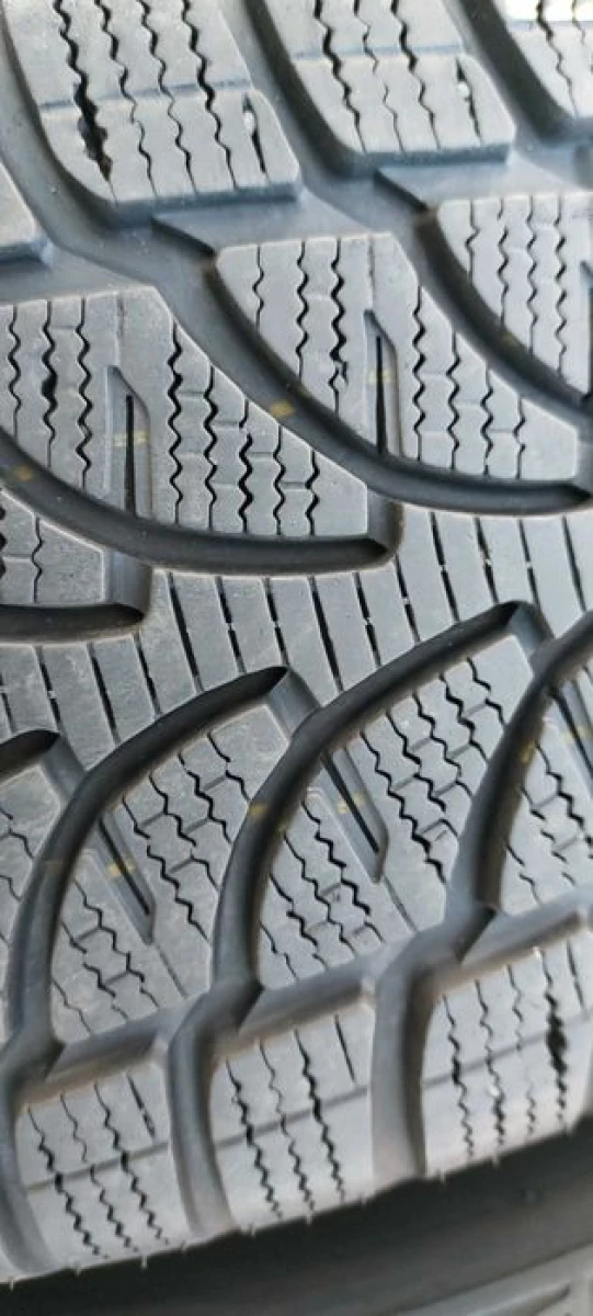 Резина зима 90% протектор Bridgestone 215/65 R16 Blizzk LM 80 EVO