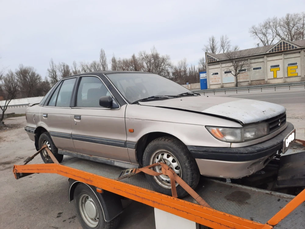 MB608401 Решетка радиатора на Mitsubishi Lancer 4 (Митсубиси Лансер)