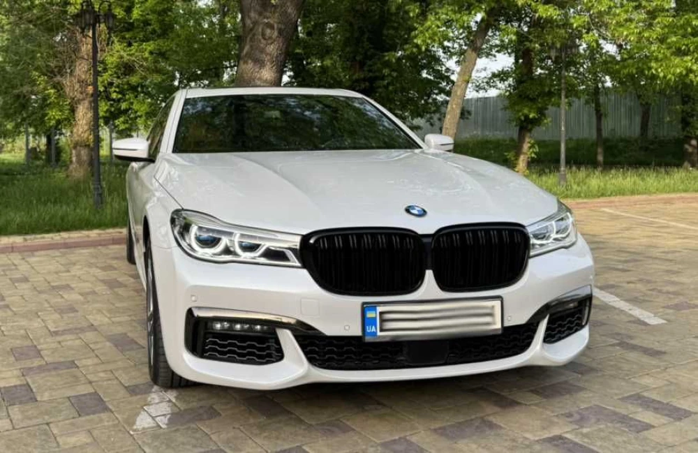 Решетки радиатора BMW 7 G11 G12 (15-19) тюнинг (черный глянц)