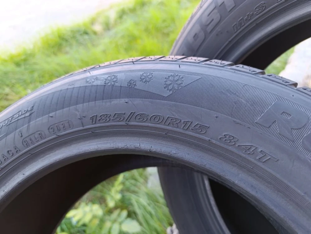 Майже нові зимові шини Roadstone 185/60 R15 резина Р15