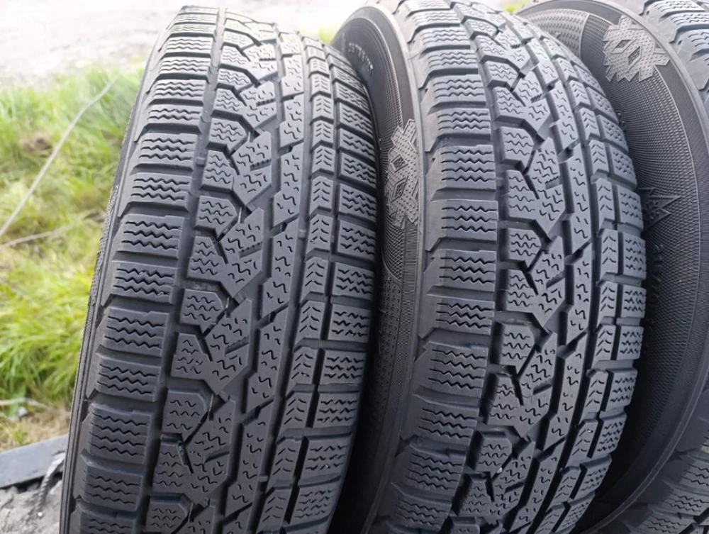 Зимові шини Kumho 215/70 R16 резина Р16
