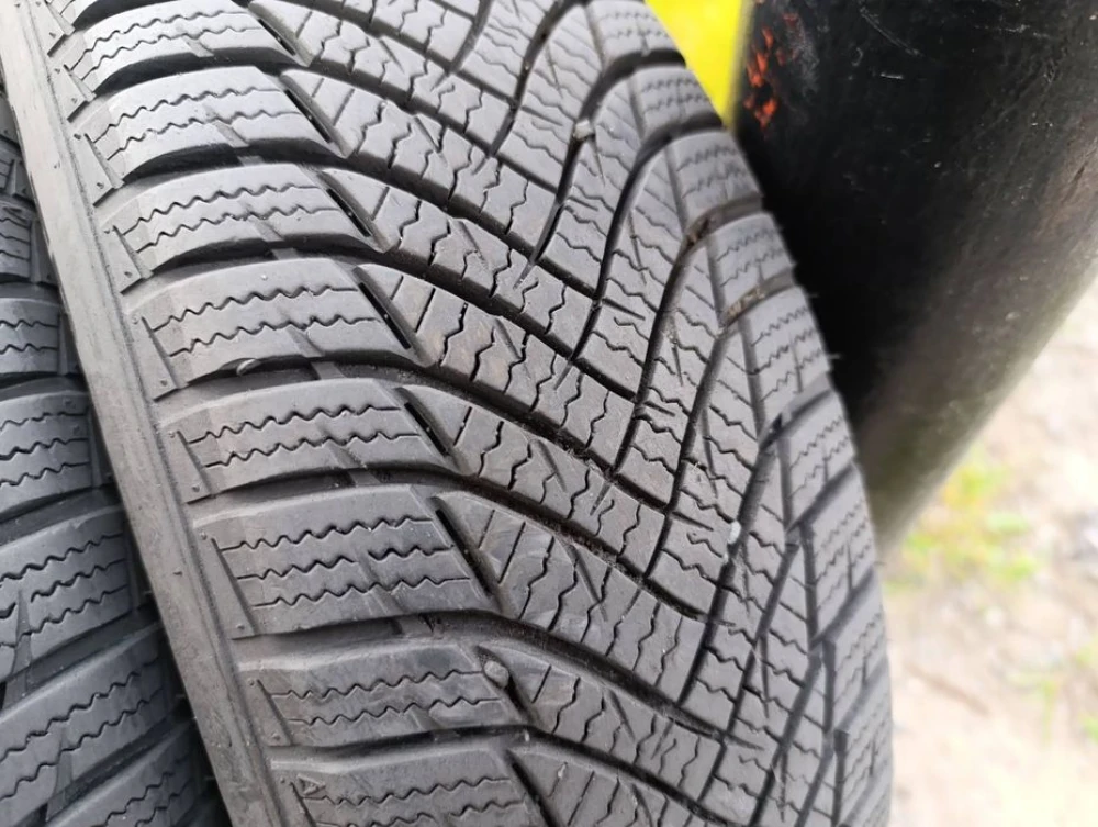 Зимові шини Minerva 165/70 R14