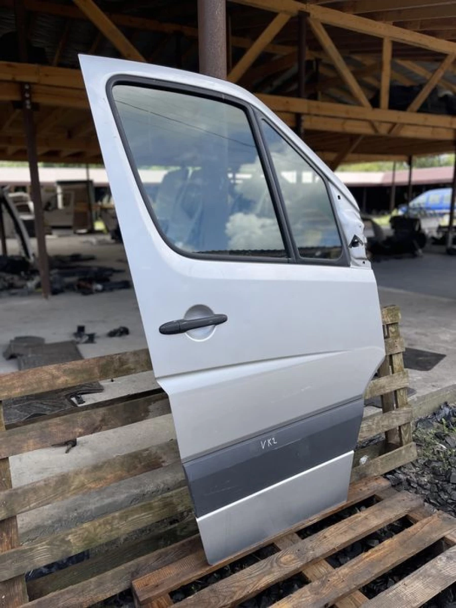 Передні двері права Volkswagen Crafter 06-15р Sprinter 906 Крафтер