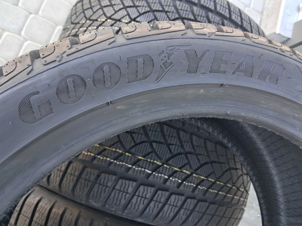 Резина НОВА Good Year 245/40 R18 Ultra Grip Performance Gen-1 DOT23 A4