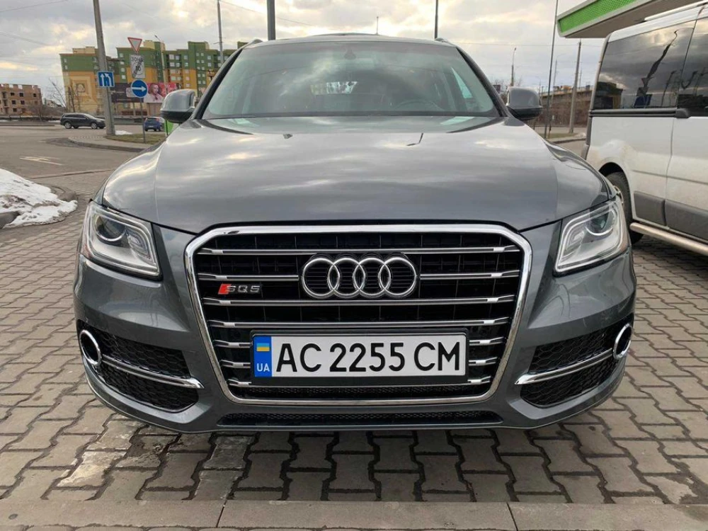 Бокові решітки Audi Q5 8R (12-16) в сток передній бампер