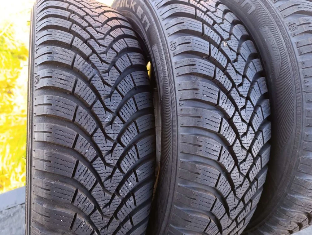 Практично нові зимові шини Falken 175/65 R15 резина Р15