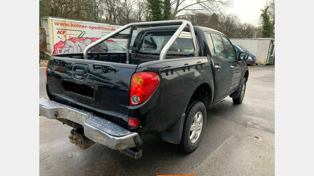 автозапчастини кузовні для Mitsubishi L200