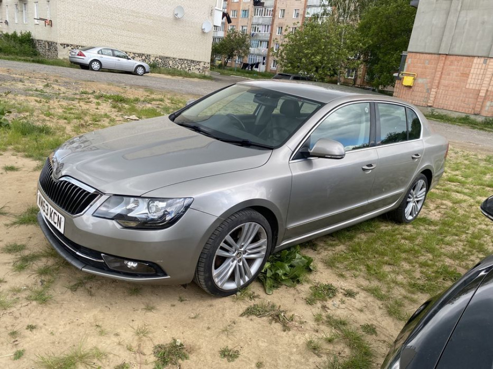 Двері Skoda Superb2 шкода суперб двері ляда