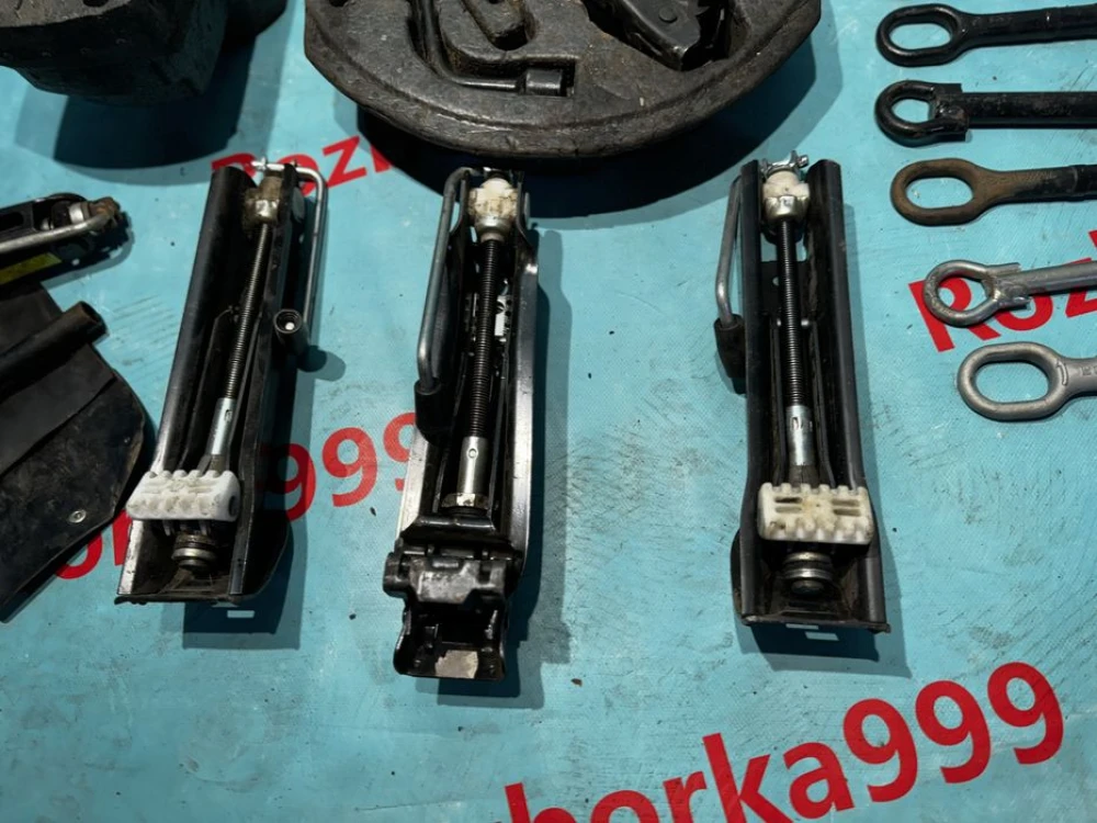 Домкрат ключ vw volkcwagen audi крюк фольцваген Ауді