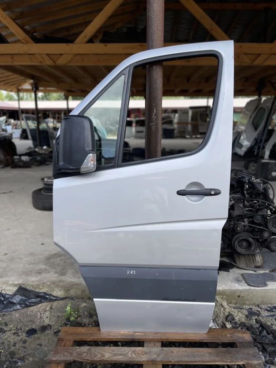 Передні двері ліва VW Crafter 06-16р Крафтер
