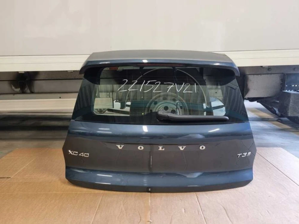 Крышка багажника Volvo XC40