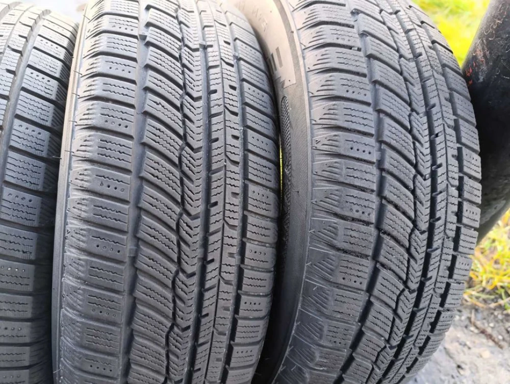 Майже нові зимові шини Austone 175/70 R14